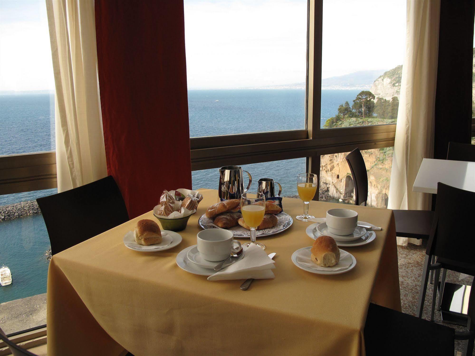 Hotel Cosmomare Piano di Sorrento Exterior foto